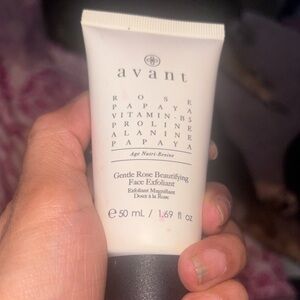 New Avant Gentle Rose Beautifying Face Exfoliant